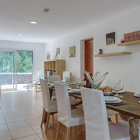 Cala Blanca Sleeps 7 Pool Wifi Villa
